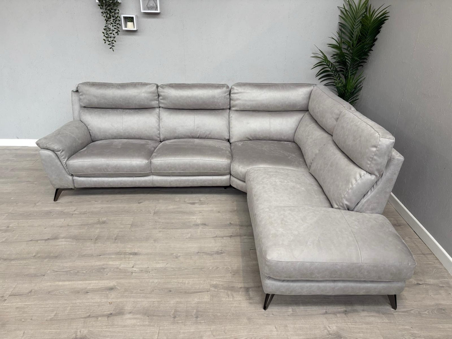Furniture Village CONTEMPO Fabric RHF Open End Chaise Corner Sofa - RRP £2,295