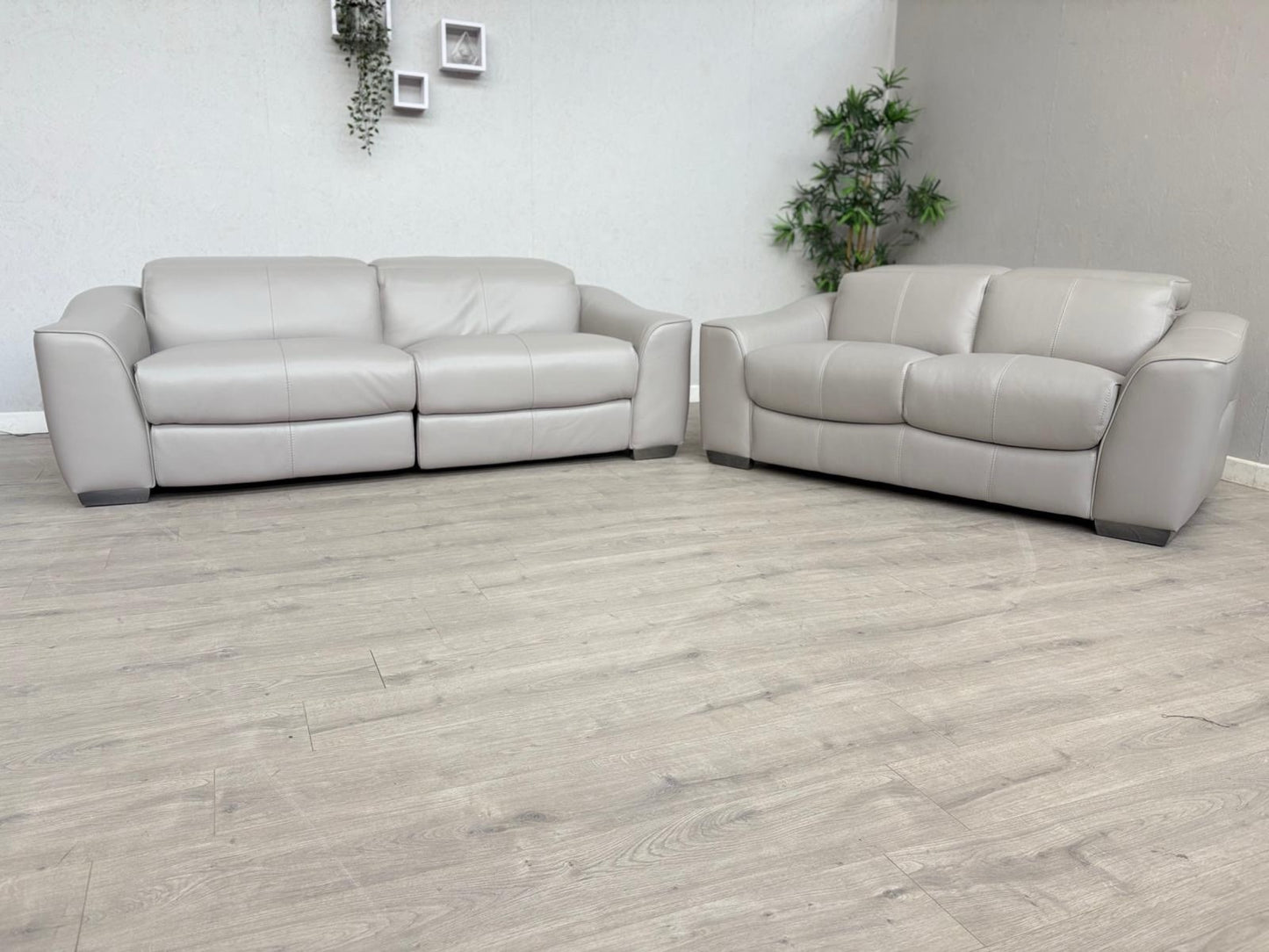 Furniture Village XAVIER Leather 3 + 2 Seater Sofa Set, Power Recliner RRP £4390