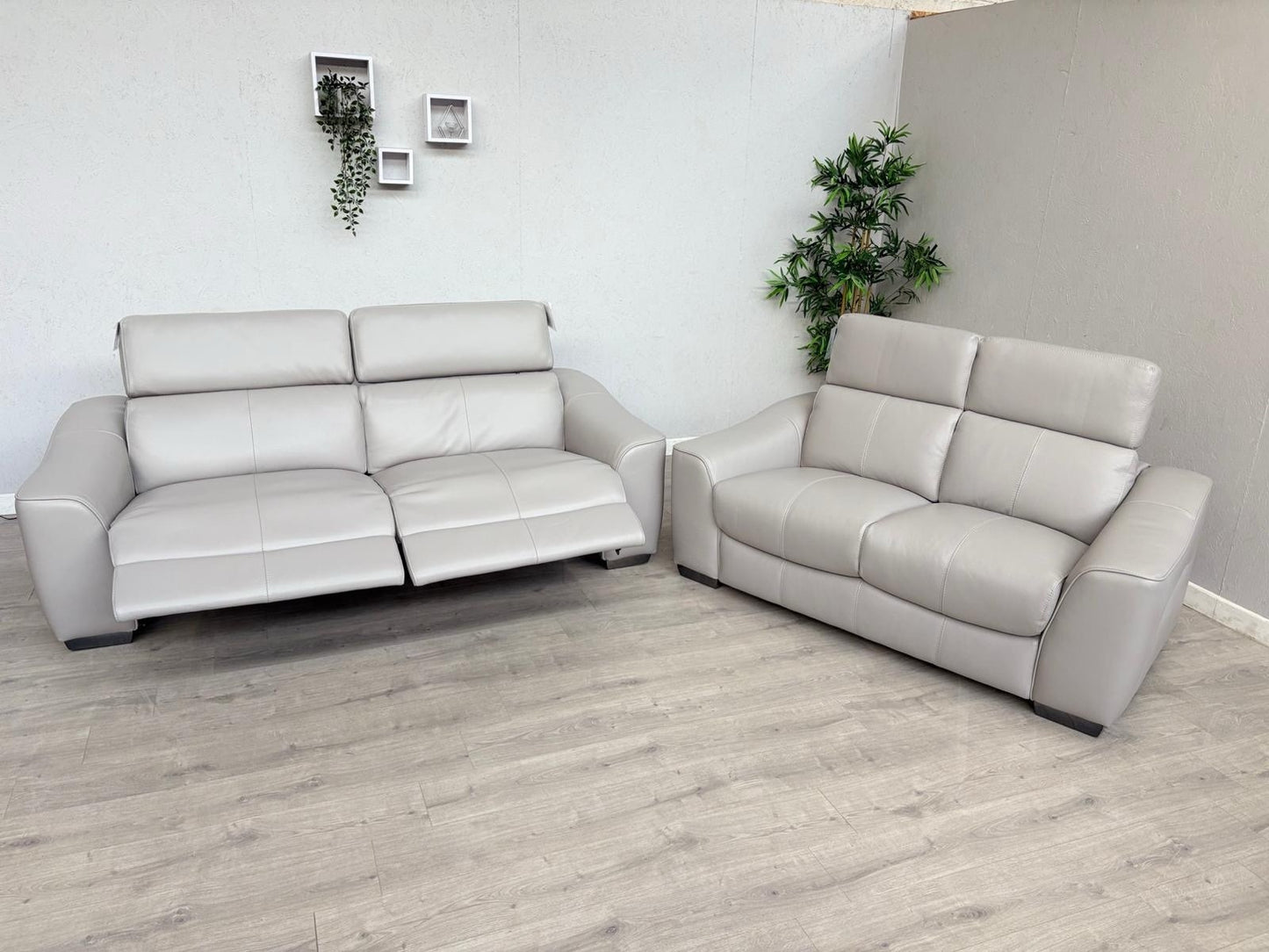 Furniture Village XAVIER Leather 3 + 2 Seater Sofa Set, Power Recliner RRP £4390
