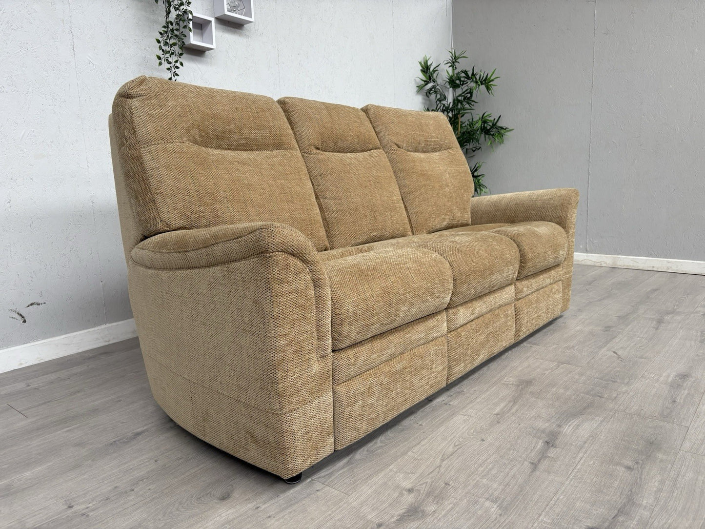 Furniture Village - Parker Knoll HUDSON 23 Fabric 3 Seater Sofa - RRP £2,528
