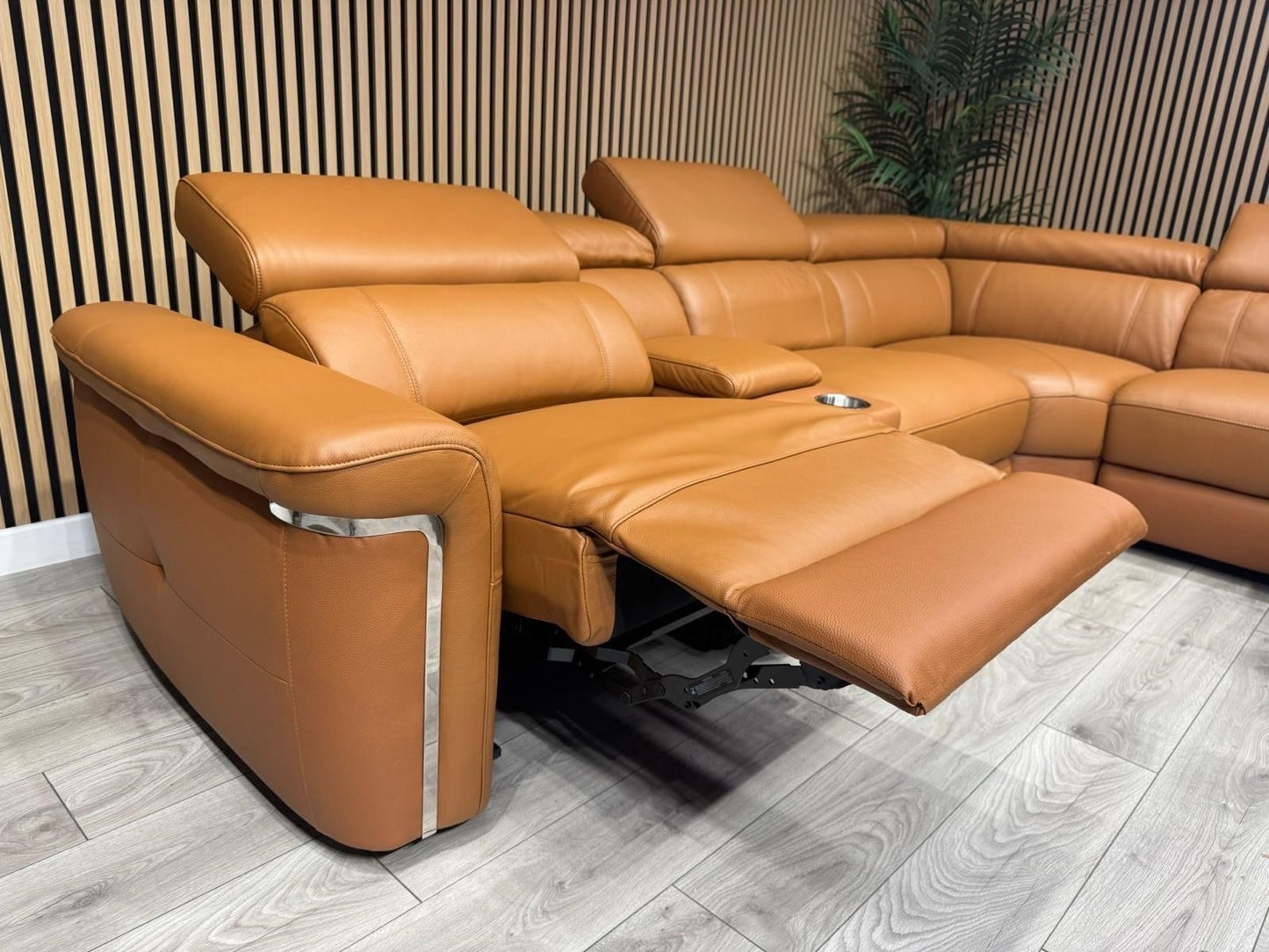 VENICE Leather 2 Corner 2 Power Recliner Sofa + Console - RRP £5,599