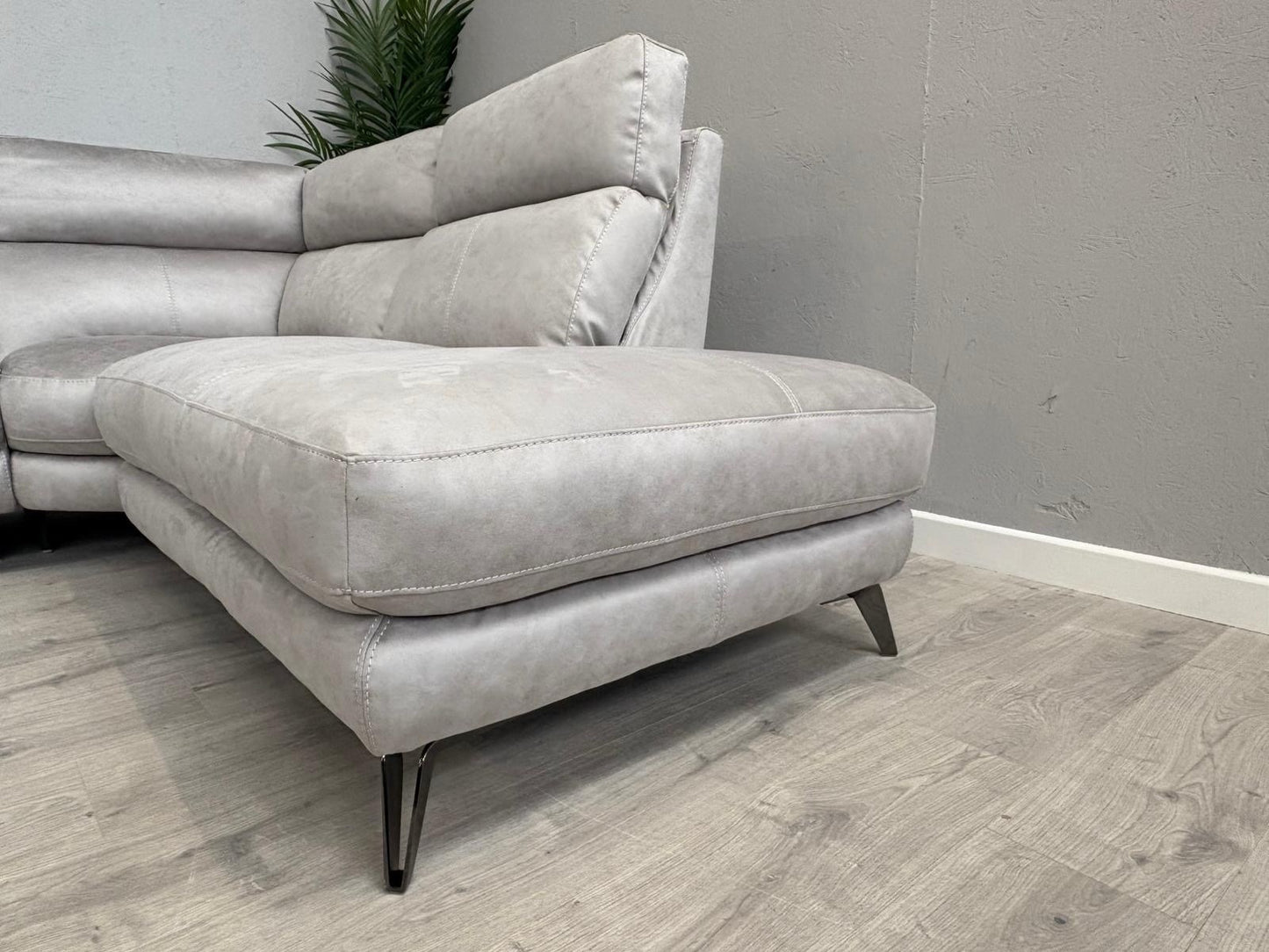 Furniture Village CONTEMPO Fabric RHF Open End Chaise Corner Sofa - RRP £2,295