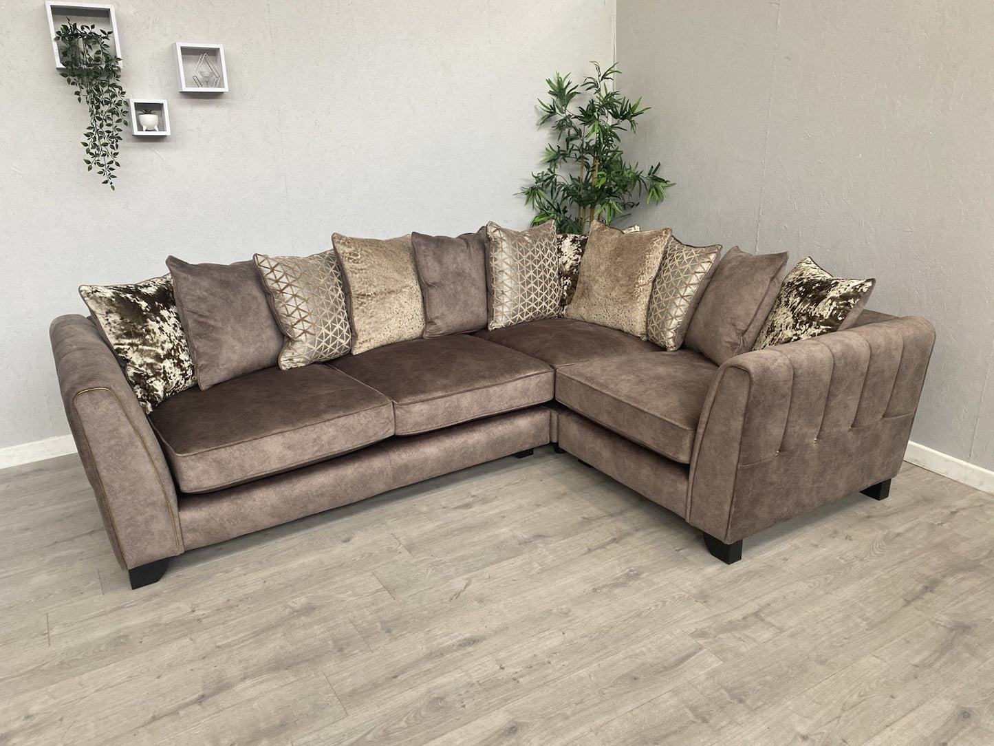 Furniture Village ARIANA Small Fabric RHF Pillow Back Corner Sofa - RRP £3,695