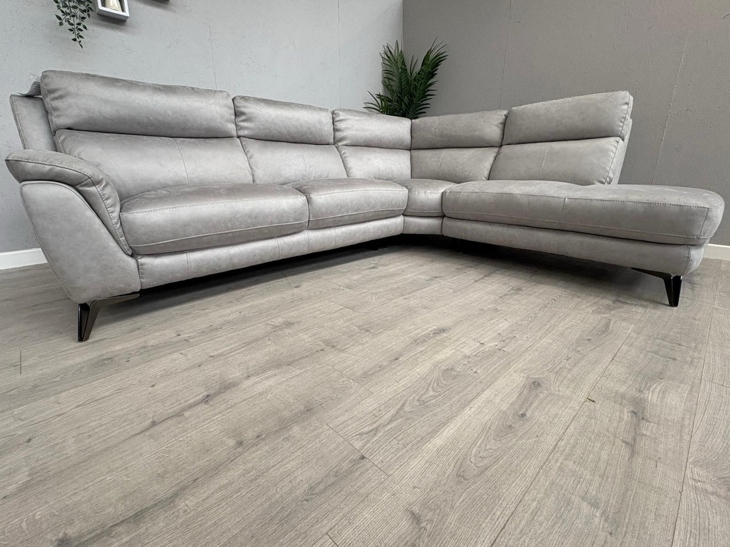 Furniture Village CONTEMPO Fabric RHF Open End Chaise Corner Sofa - RRP £2,295