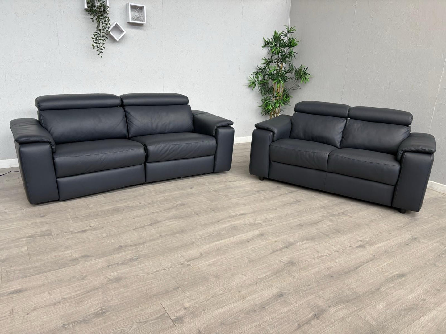 F. Village Nicoletti DAVIDE Leather 3 + 2 Seater Sofas, Power Recliner RRP £5240