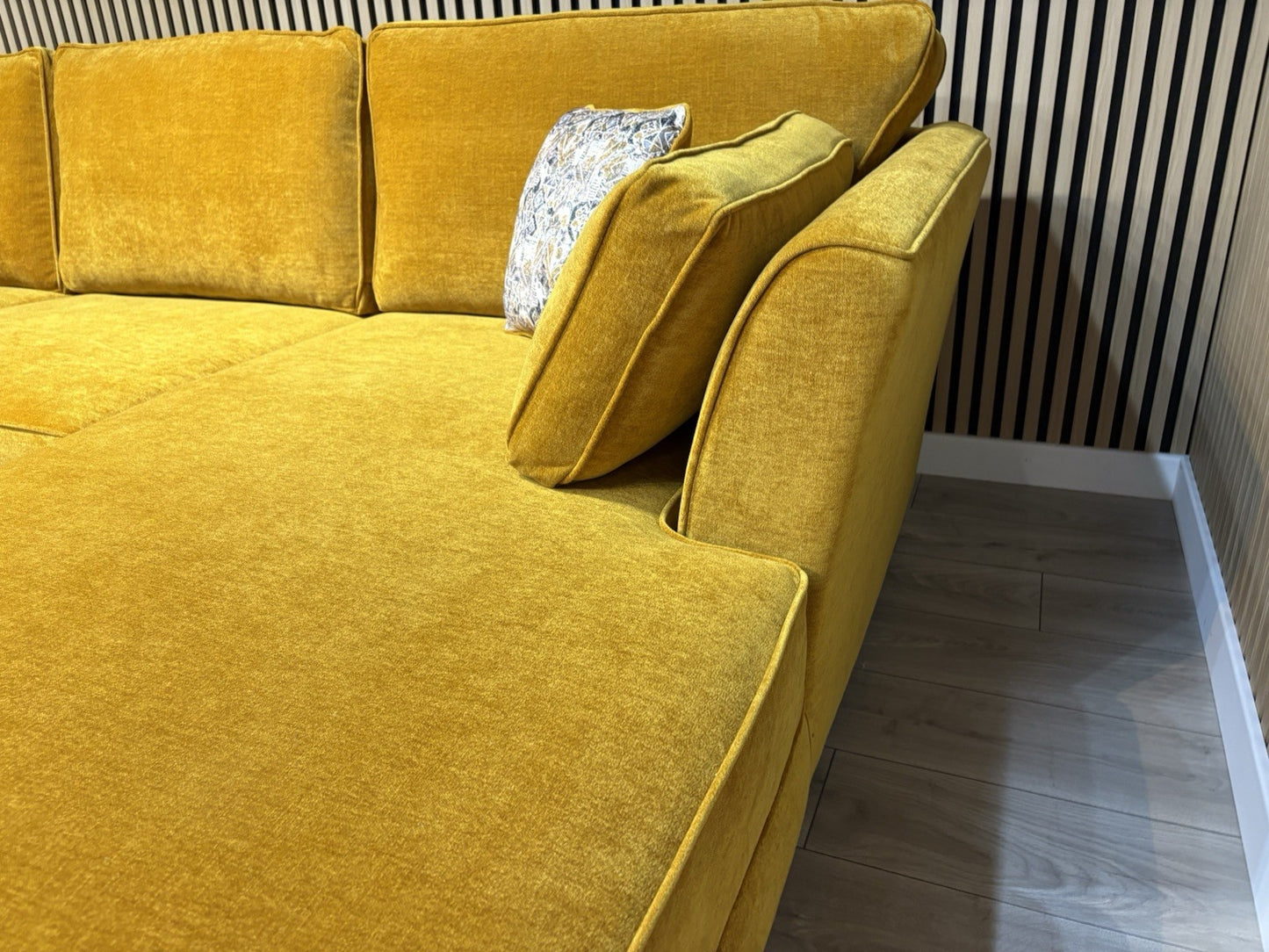 Furniture Village SASHA Fabric Large RHF Chaise Corner Sofa - RRP £3,295