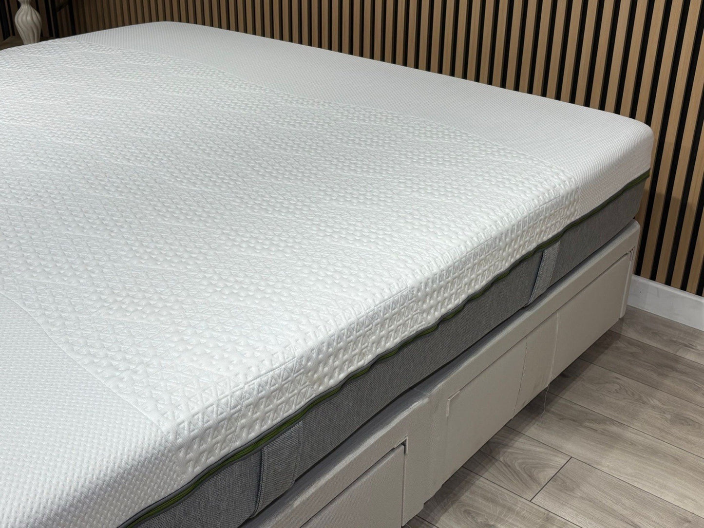EMMA - Helix Hybrid 6ft Superking Mattress - RRP £1,299