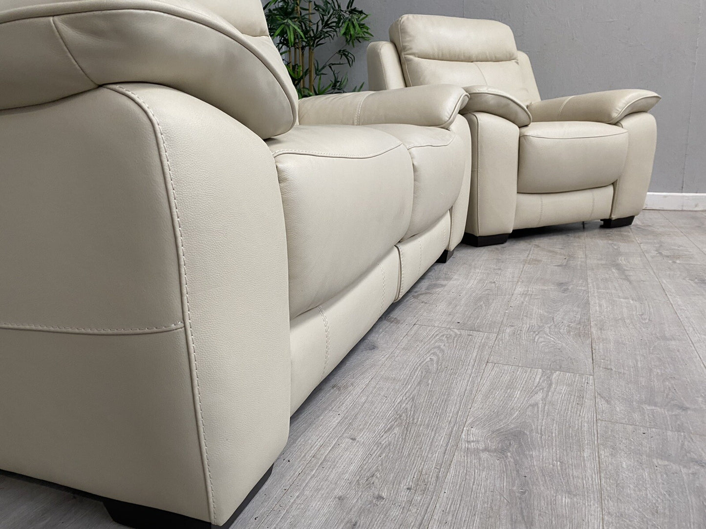 F. Village STARLIGHT EXPRESS Leather 2 Seater Power Recliner Sofa + Armchair