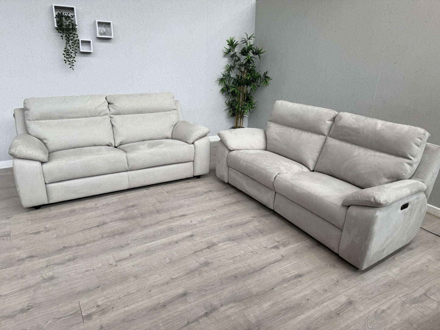 F. Village Nicoletti PEPINO 2 x 3 Seater Fabric Sofas Power Recliner - RRP £4810