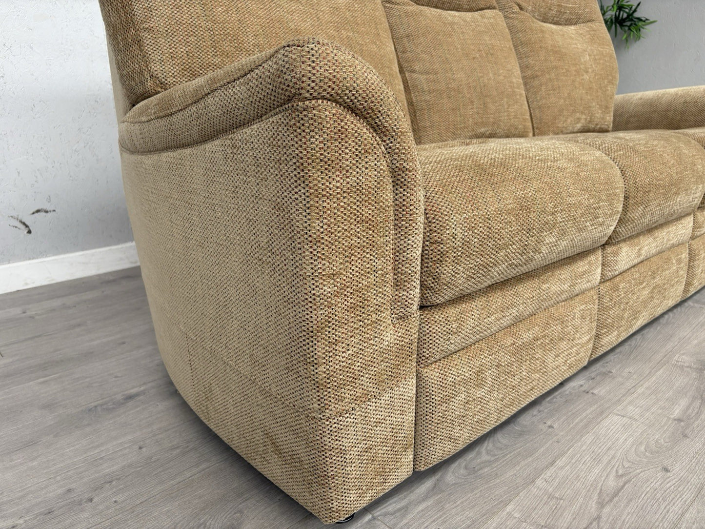 Furniture Village - Parker Knoll HUDSON 23 Fabric 3 Seater Sofa - RRP £2,528