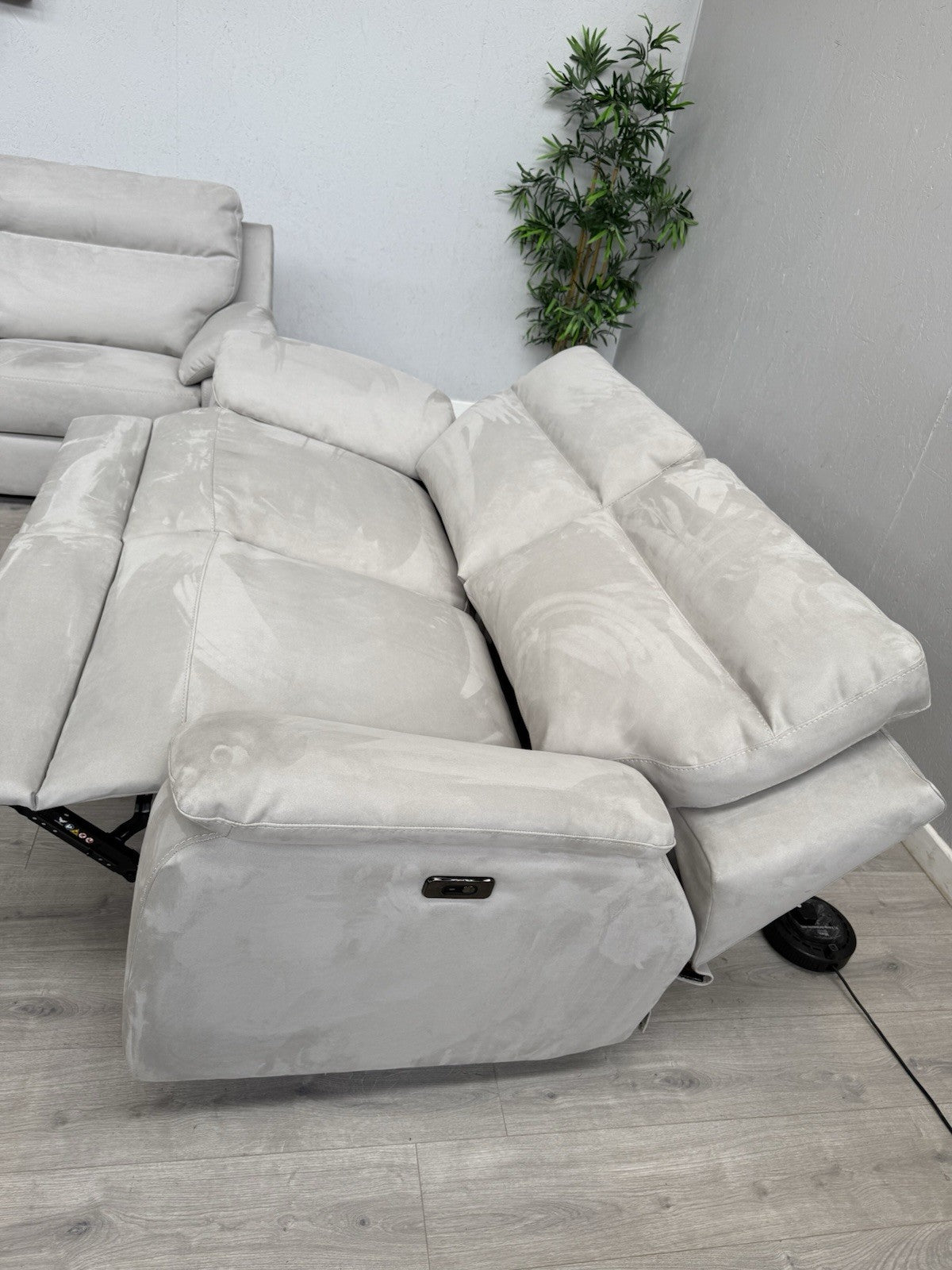 F. Village Nicoletti PEPINO 2 x 3 Seater Fabric Sofas Power Recliner - RRP £4810