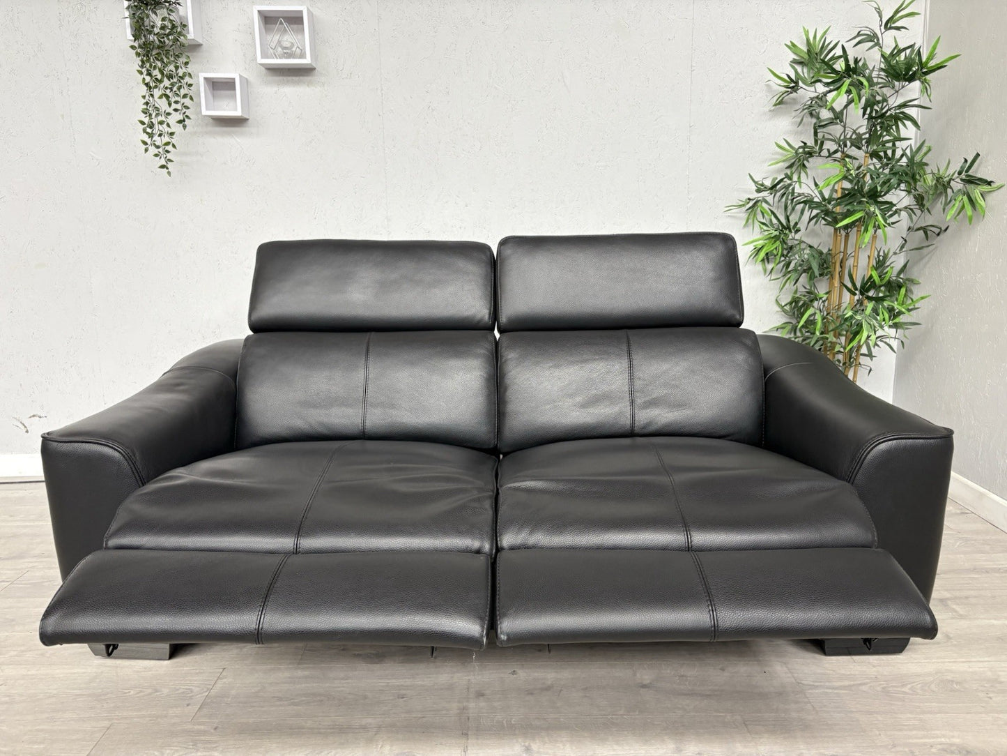 Furniture Village XAVIER Leather 4 Seater Sofa with Power Recliners - RRP £2,895