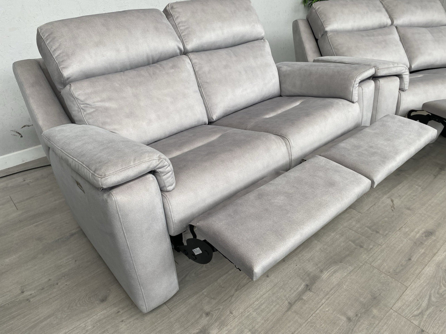F. Village. G Plan - THORNBURY 2 x 2 Seater Power Recliner Sofa Set - RRP £7,990
