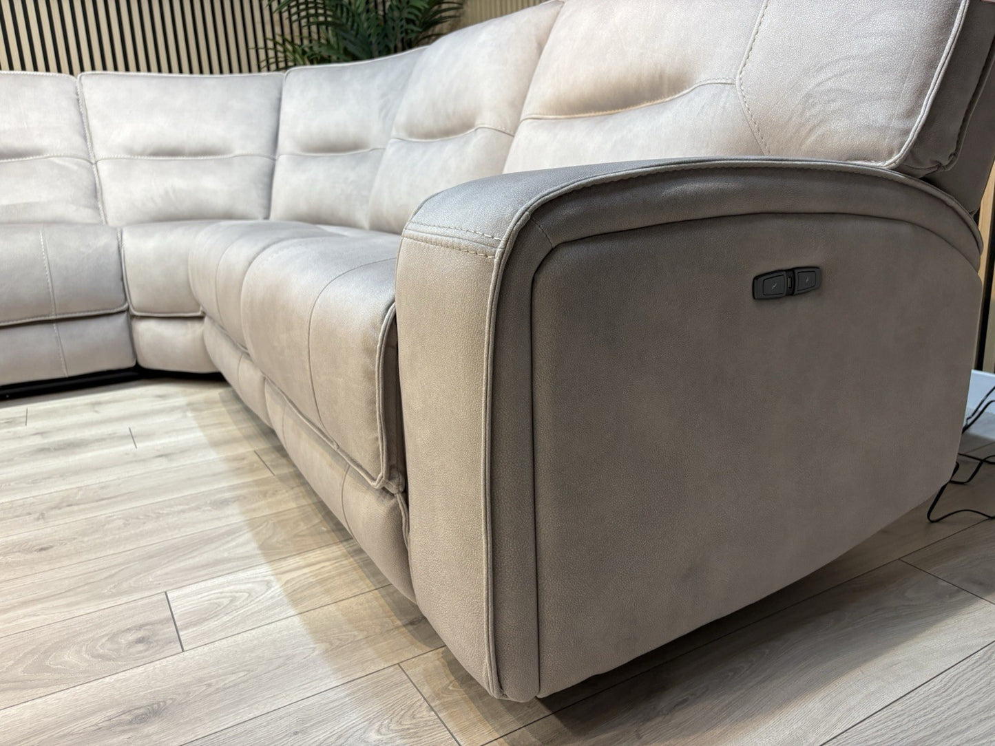 DFS - EXCALIBUR Fabric Large 2 Corner 2 Power Recliner Console Sofa - RRP £3,999