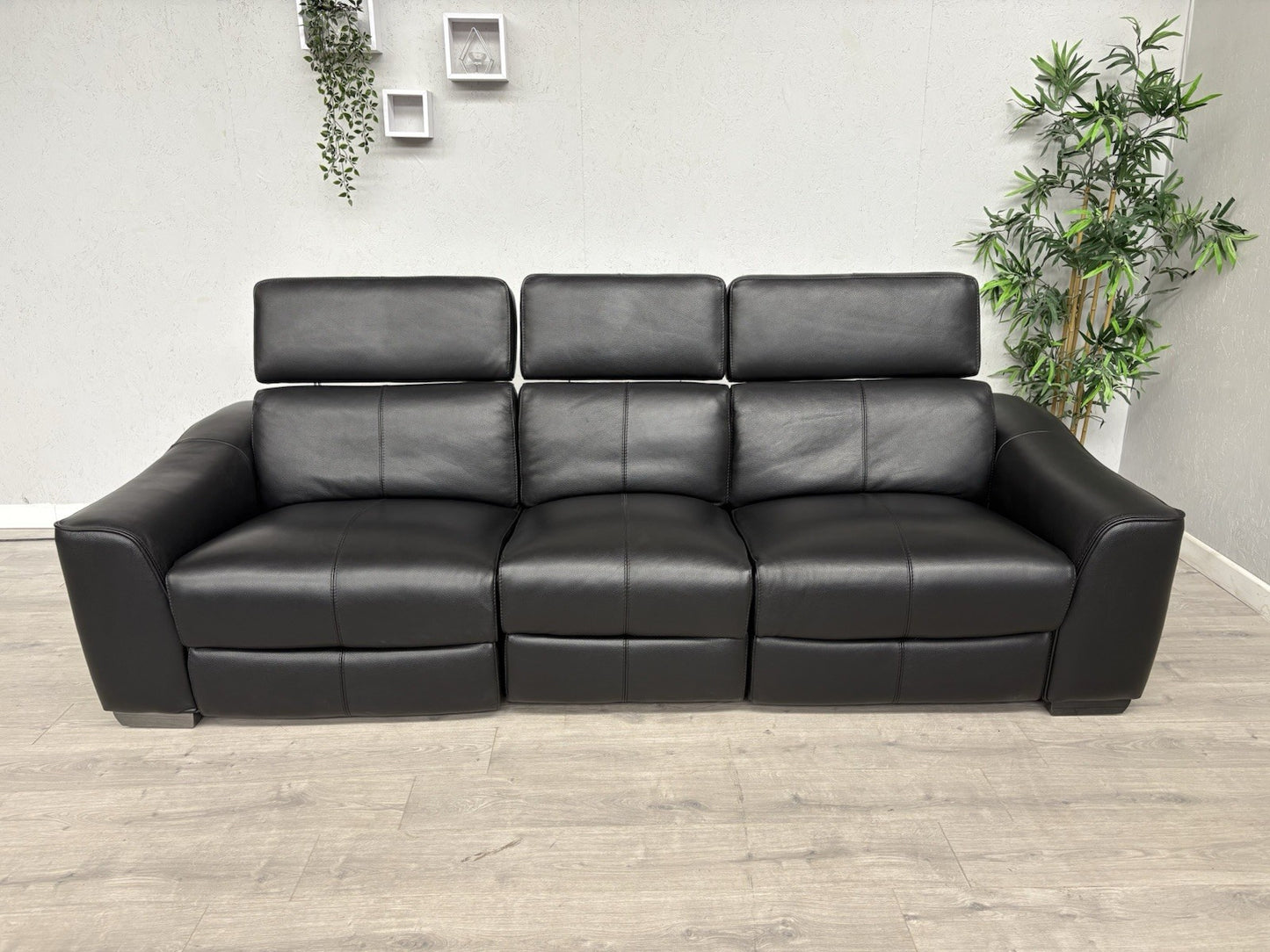 Furniture Village XAVIER Leather 4 Seater Sofa with Power Recliners - RRP £2,895
