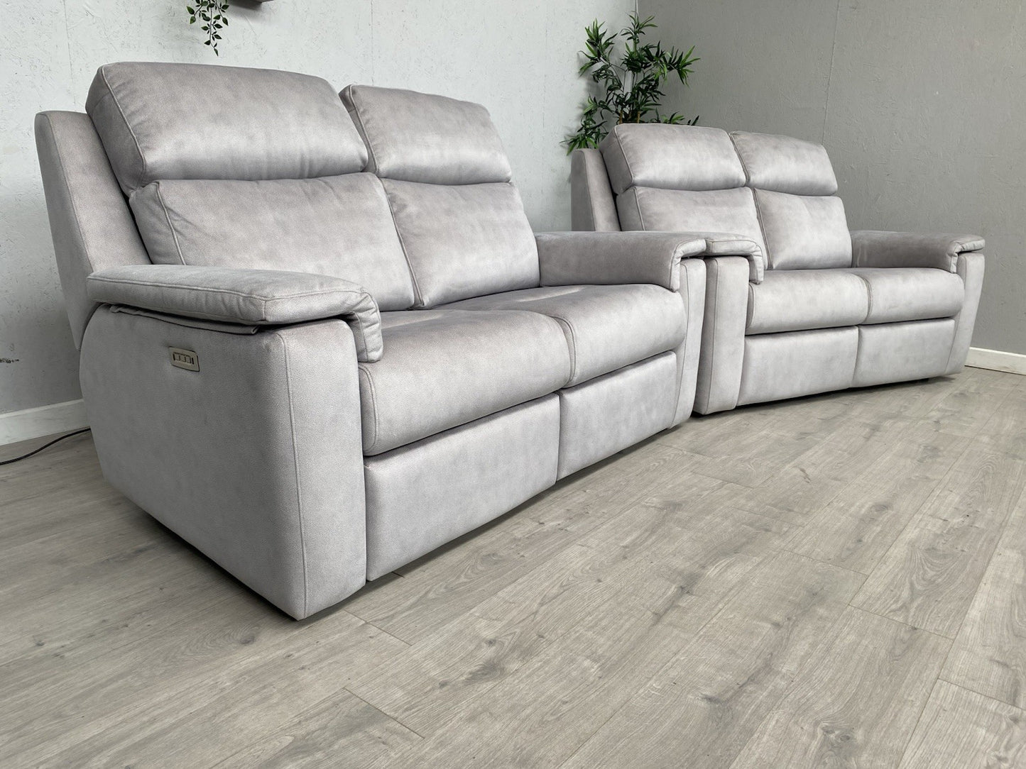 F. Village. G Plan - THORNBURY 2 x 2 Seater Power Recliner Sofa Set - RRP £7,990