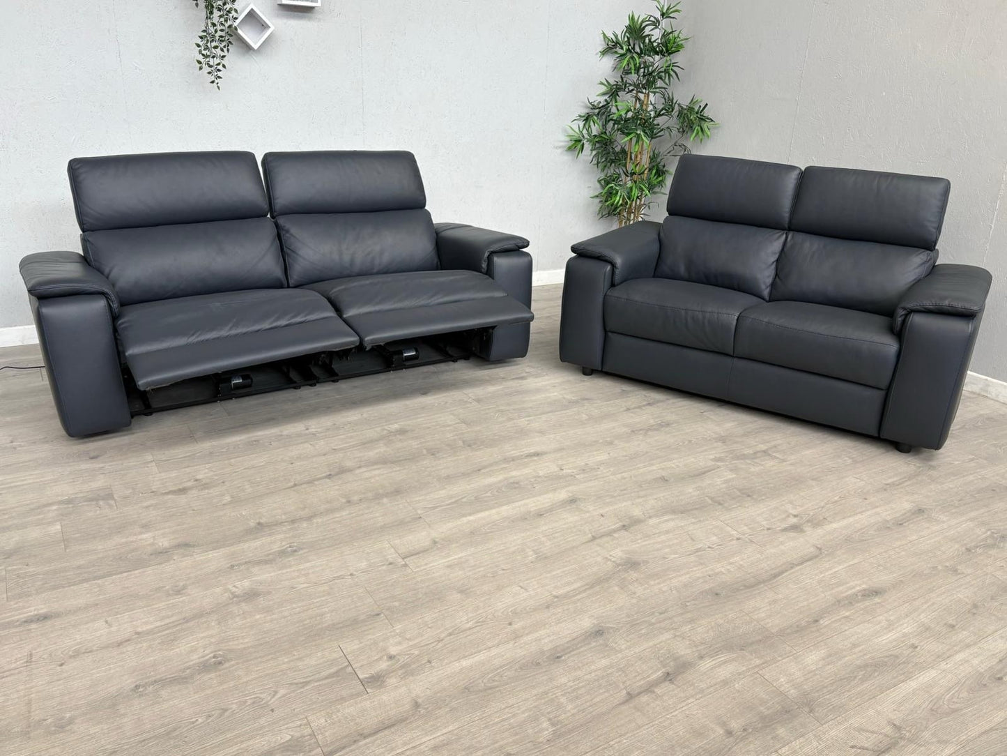 F. Village Nicoletti DAVIDE Leather 3 + 2 Seater Sofas, Power Recliner RRP £5240