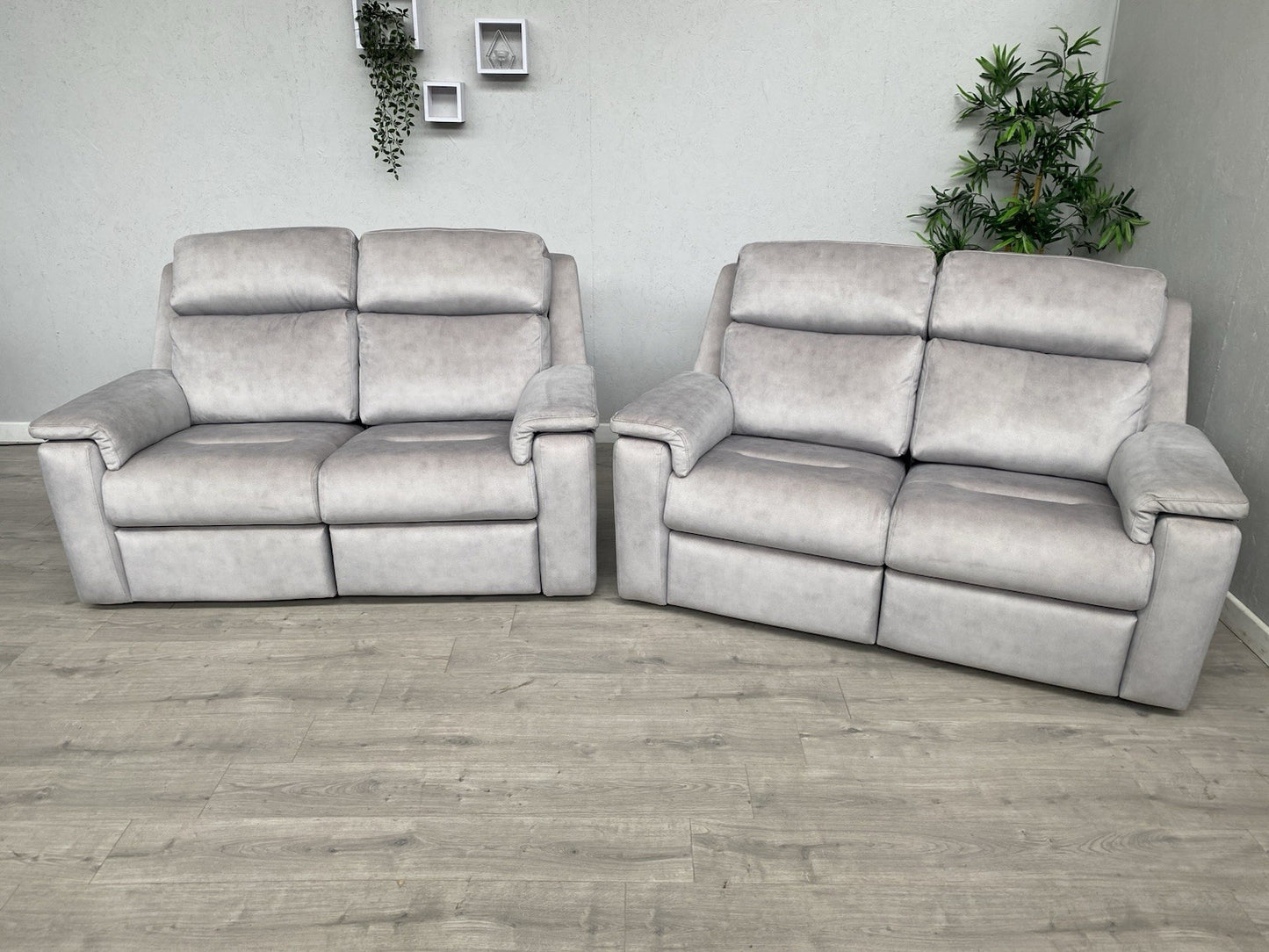 F. Village. G Plan - THORNBURY 2 x 2 Seater Power Recliner Sofa Set - RRP £7,990