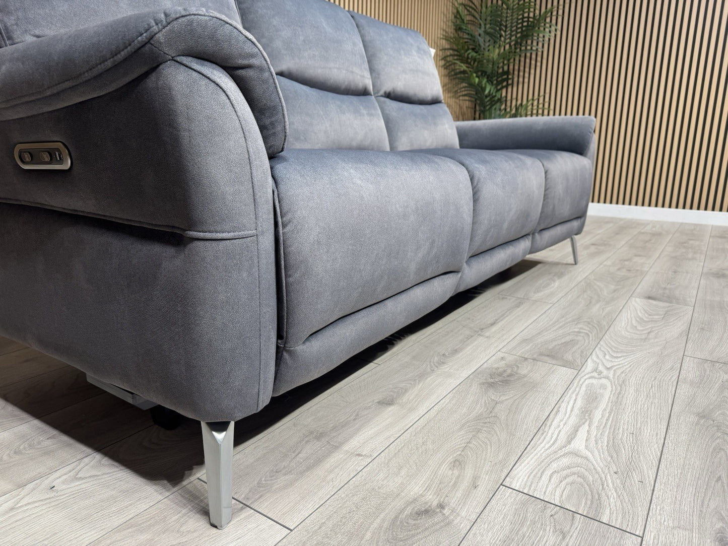 F. Village DAYTONA Fabric 3 Seater Power Recliner Bluetooth Sofa - RRP £1,695