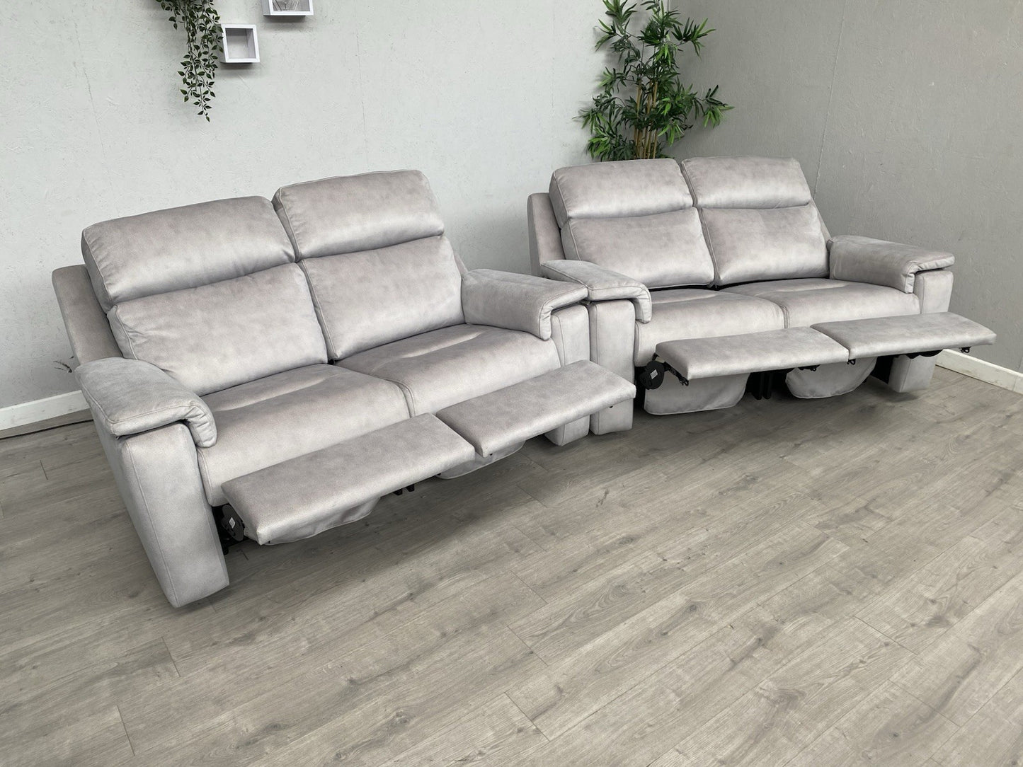 F. Village. G Plan - THORNBURY 2 x 2 Seater Power Recliner Sofa Set - RRP £7,990