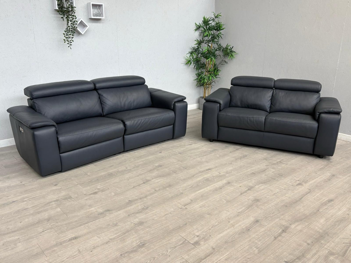 F. Village Nicoletti DAVIDE Leather 3 + 2 Seater Sofas, Power Recliner RRP £5240