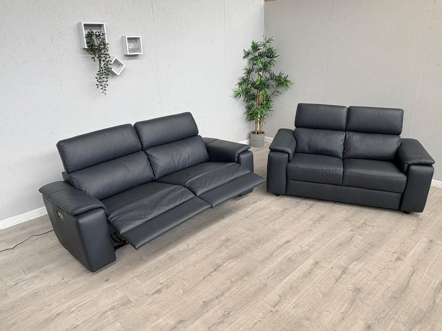 F. Village Nicoletti DAVIDE Leather 3 + 2 Seater Sofas, Power Recliner RRP £5240