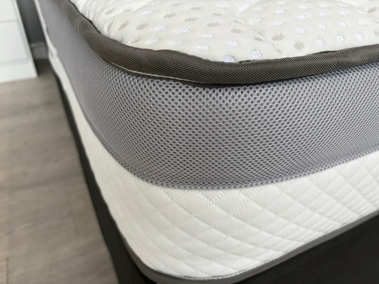 Silentnight DAZE Memory Cool 1000 Pocket 5ft Kingsize Mattress - RRP £899