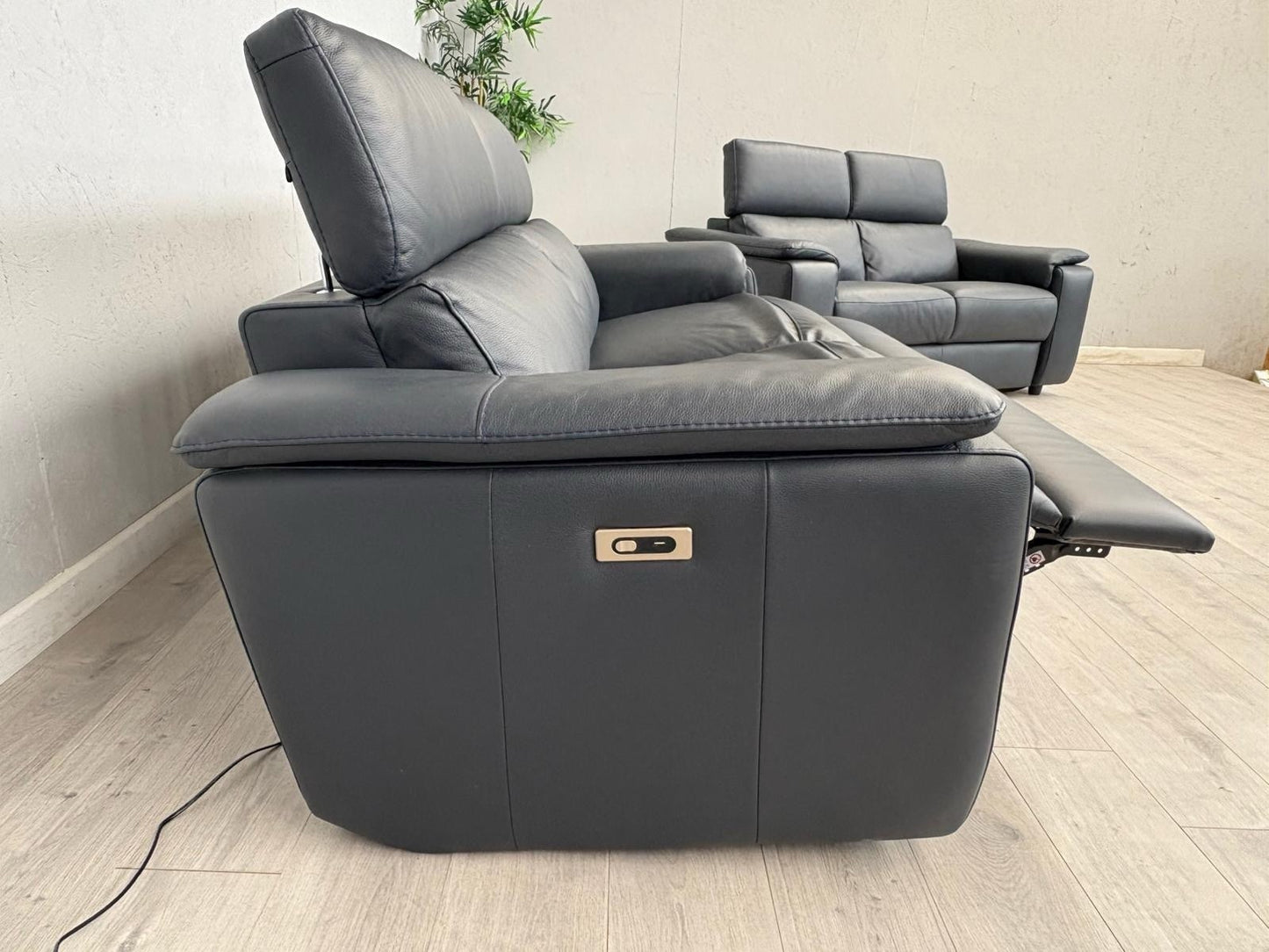 F. Village Nicoletti DAVIDE Leather 3 + 2 Seater Sofas, Power Recliner RRP £5240