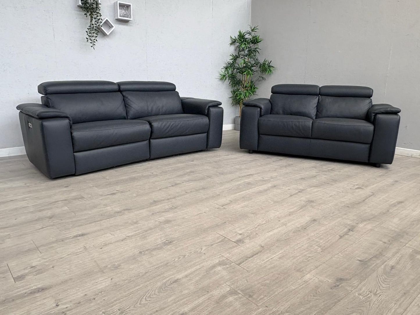 F. Village Nicoletti DAVIDE Leather 3 + 2 Seater Sofas, Power Recliner RRP £5240