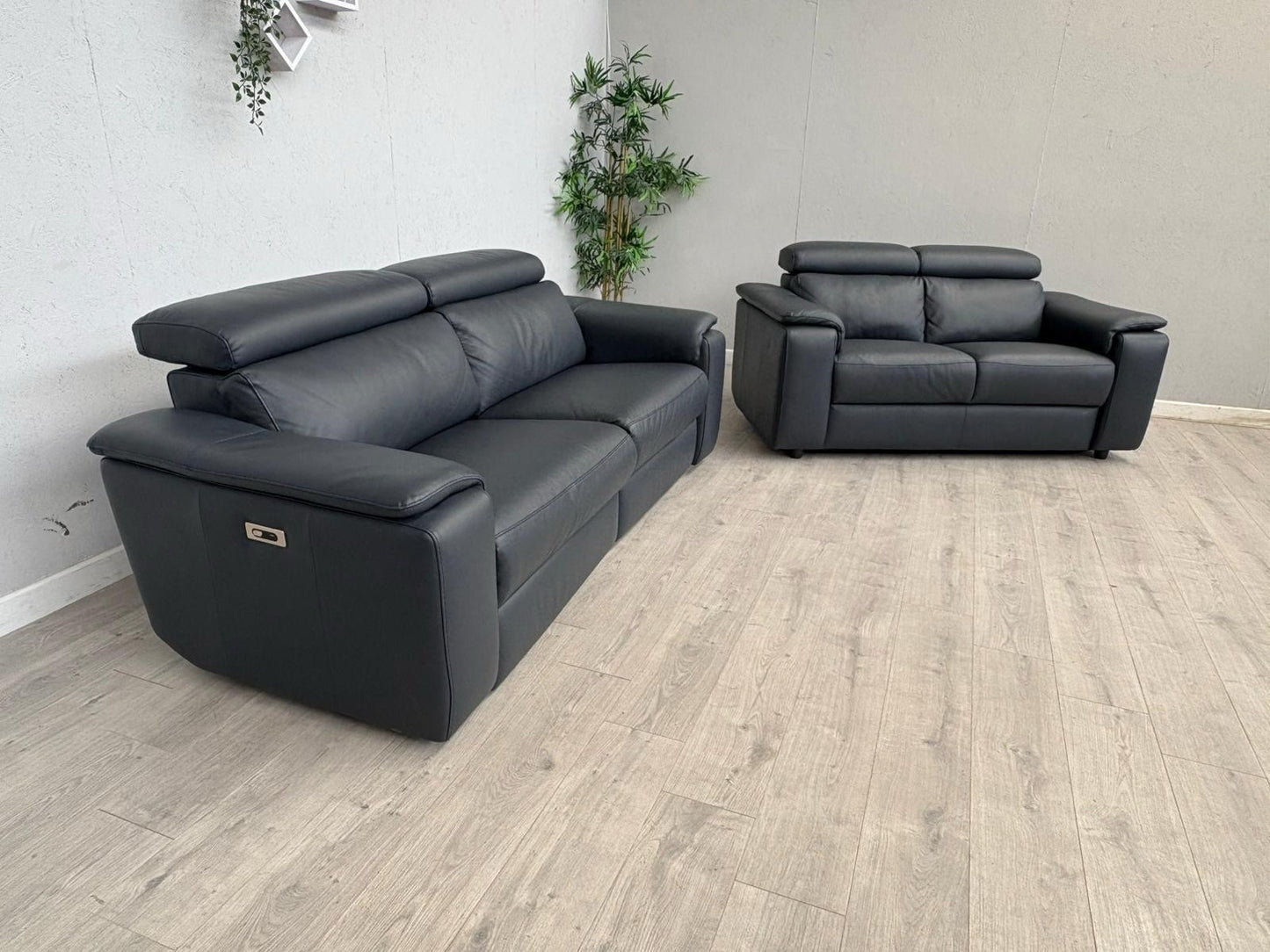 F. Village Nicoletti DAVIDE Leather 3 + 2 Seater Sofas, Power Recliner RRP £5240