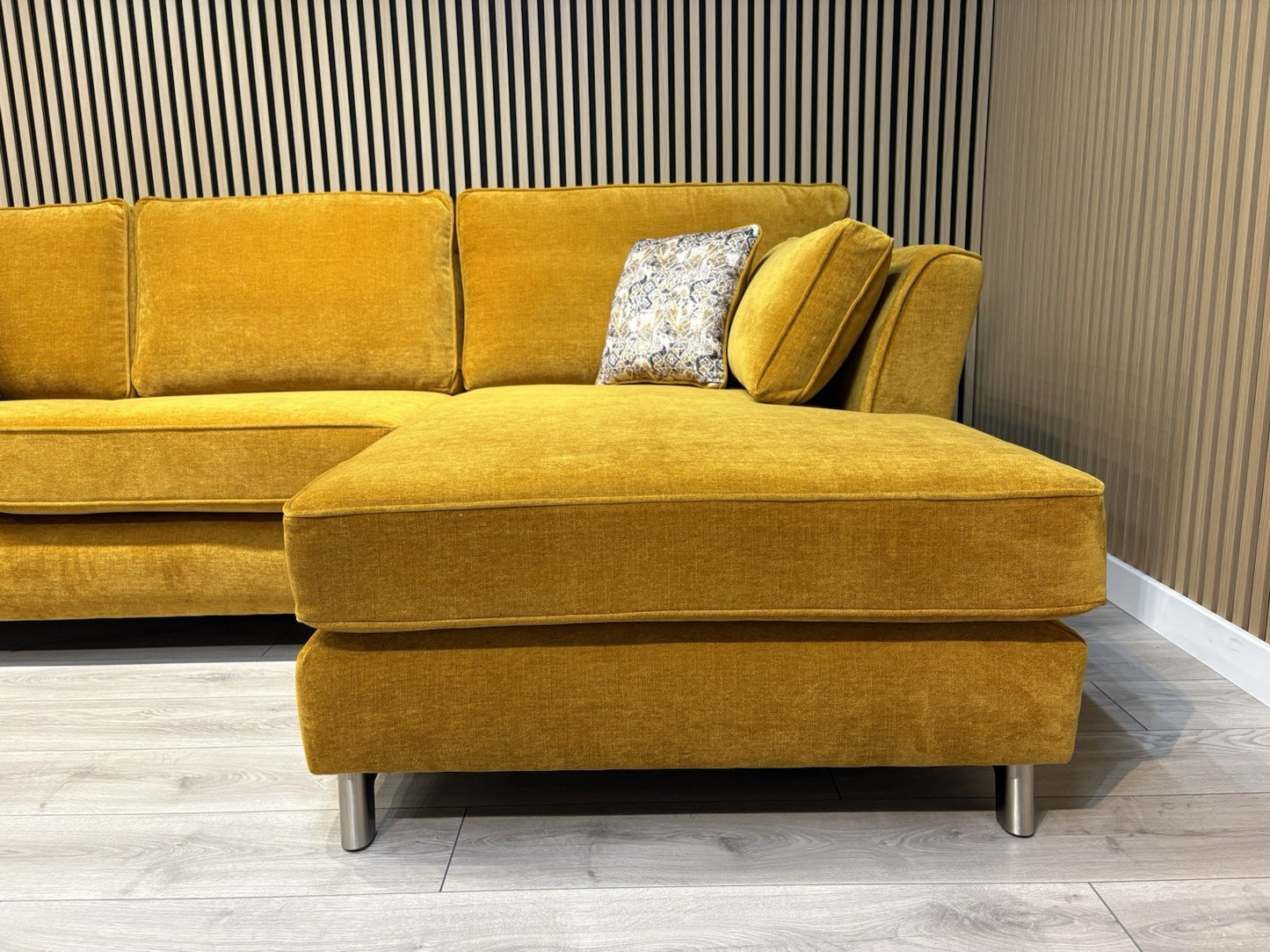 Furniture Village SASHA Fabric Large RHF Chaise Corner Sofa - RRP £3,295