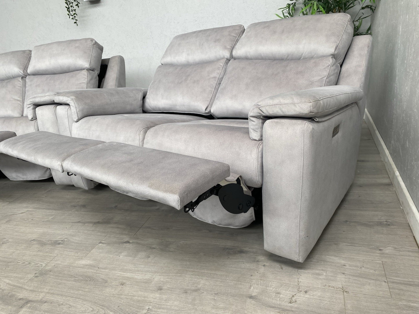 F. Village. G Plan - THORNBURY 2 x 2 Seater Power Recliner Sofa Set - RRP £7,990