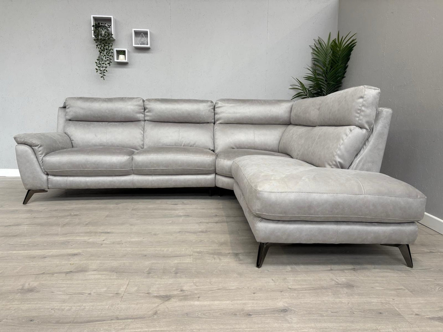 Furniture Village CONTEMPO Fabric RHF Open End Chaise Corner Sofa - RRP £2,295