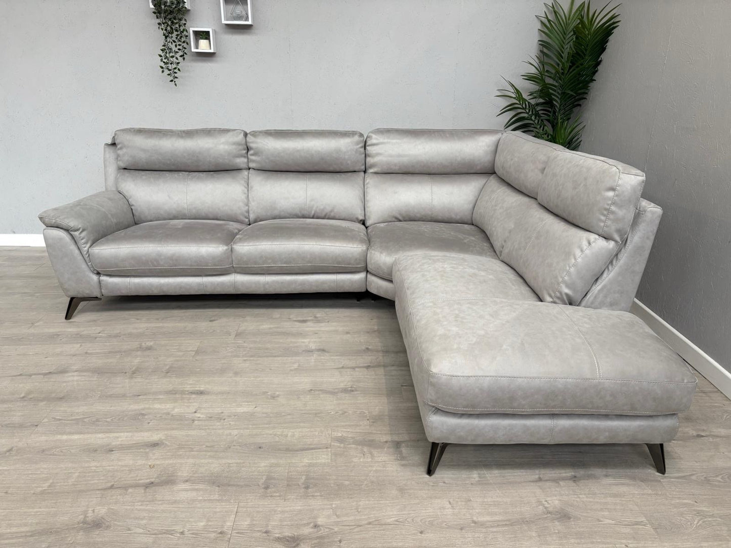 Furniture Village CONTEMPO Fabric RHF Open End Chaise Corner Sofa - RRP £2,295