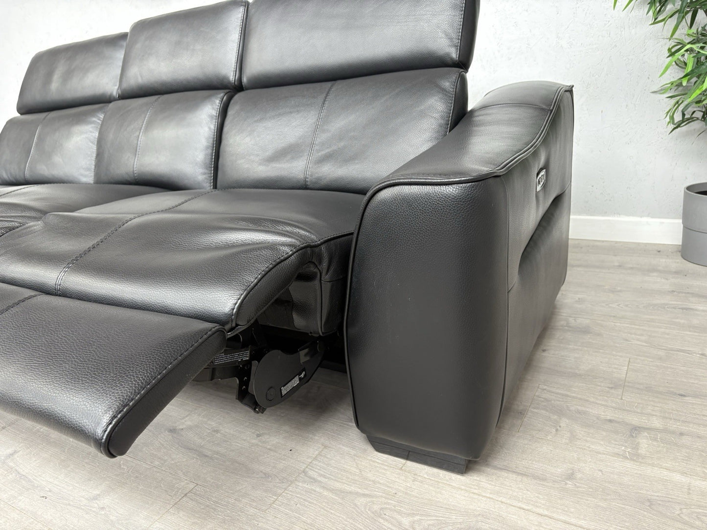 Furniture Village XAVIER Leather 4 Seater Sofa with Power Recliners - RRP £2,895
