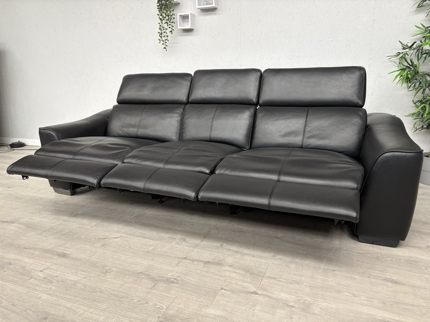 Furniture Village XAVIER Leather 4 Seater Sofa with Power Recliners - RRP £2,895