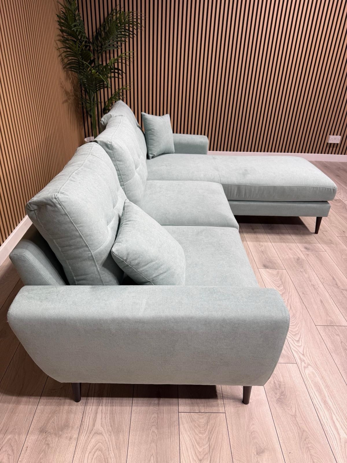 Laura Ashley - 3 Seater Chaise Sofa RRP £1699