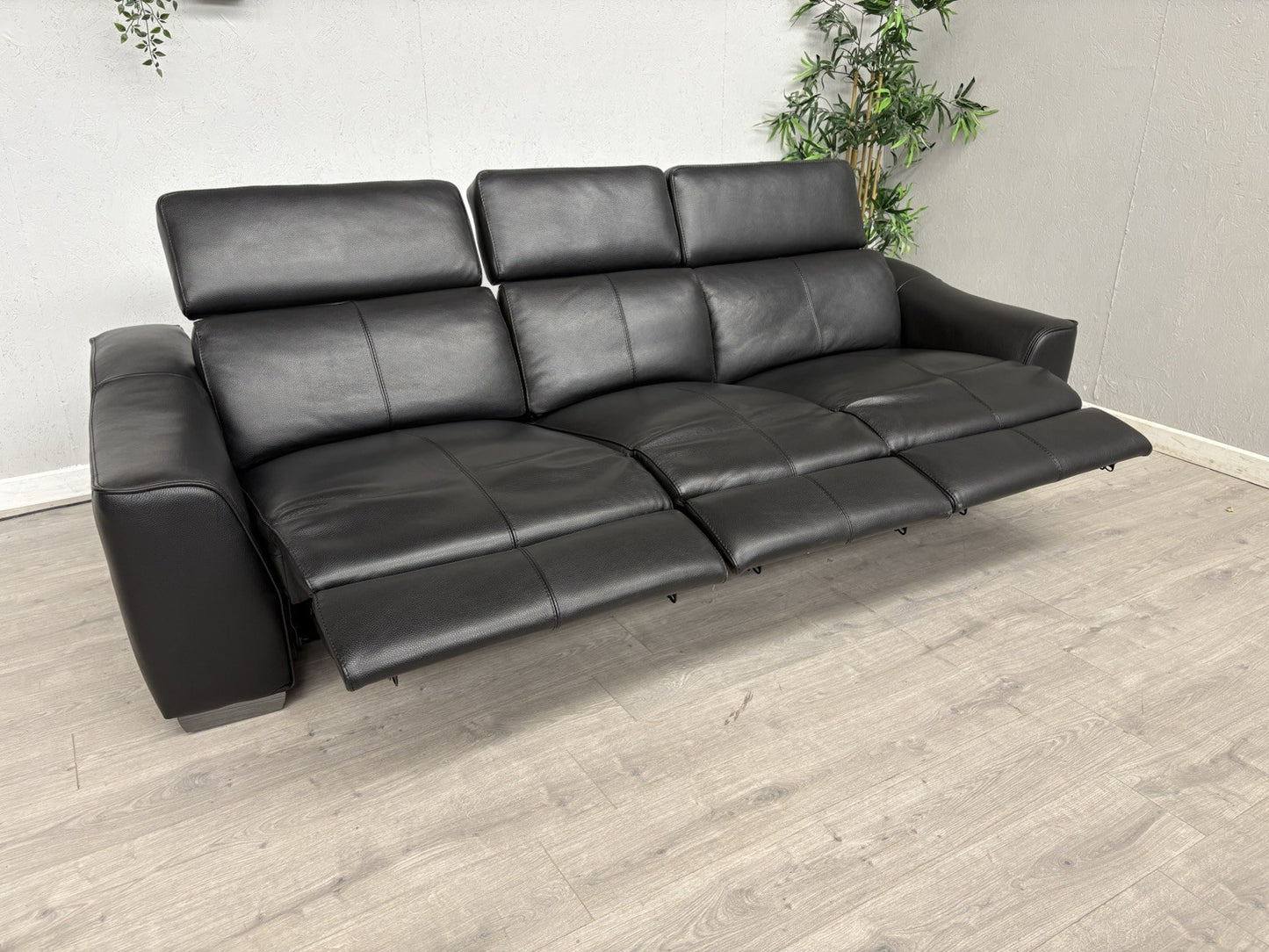 Furniture Village XAVIER Leather 4 Seater Sofa with Power Recliners - RRP £2,895