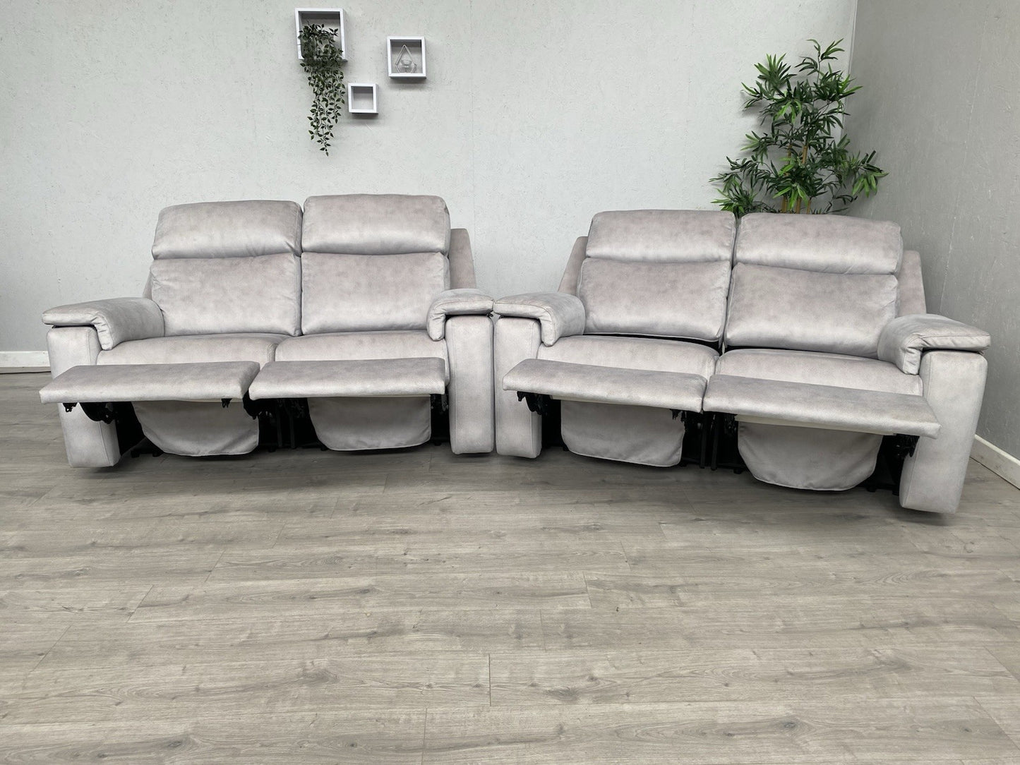 F. Village. G Plan - THORNBURY 2 x 2 Seater Power Recliner Sofa Set - RRP £7,990