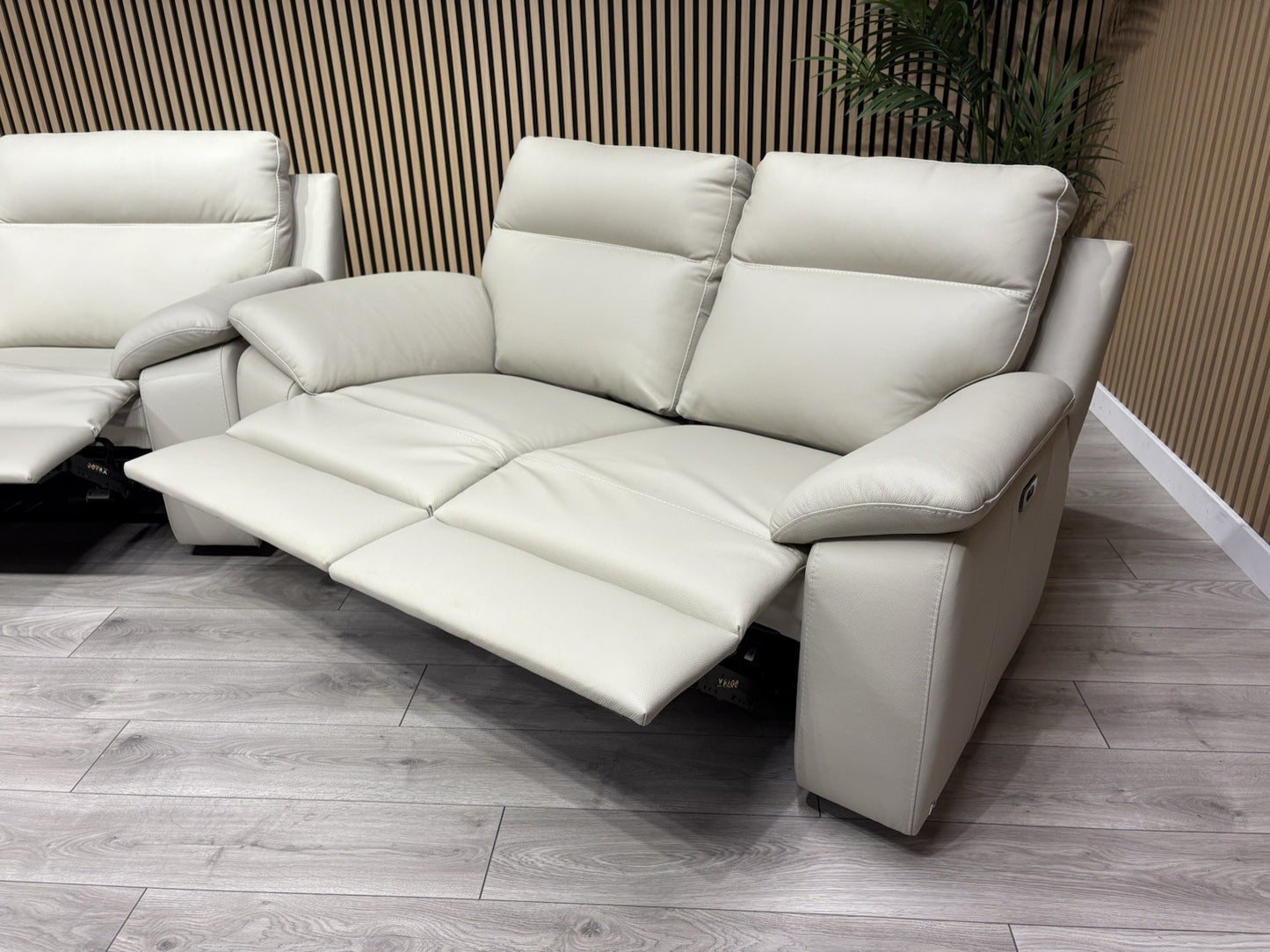 F. Village Nicoletti PEPINO Leather 2 Seater Power Recliner Sofa - RRP £2,495