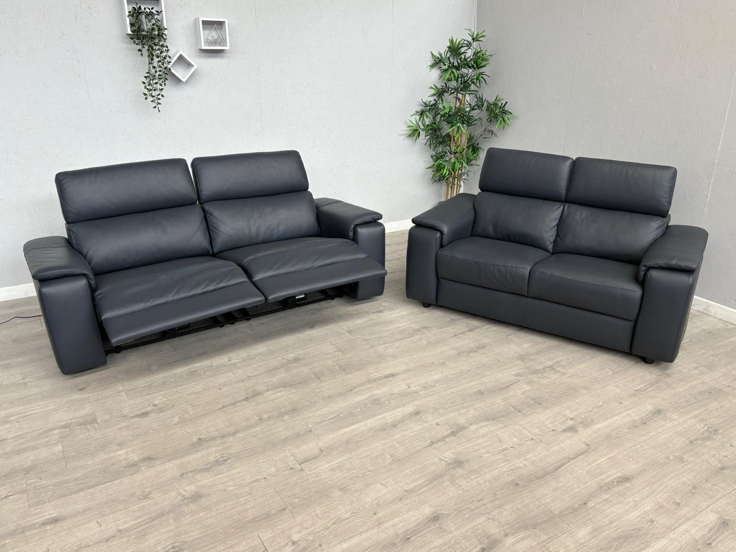 F. Village Nicoletti DAVIDE Leather 3 + 2 Seater Sofas, Power Recliner RRP £5240