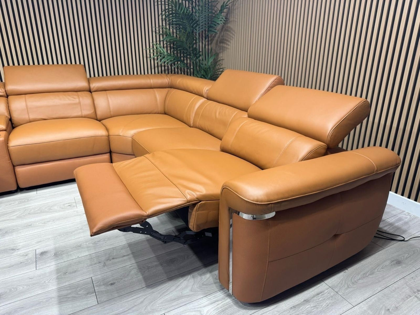 VENICE Leather 2 Corner 2 Power Recliner Sofa + Console - RRP £5,599