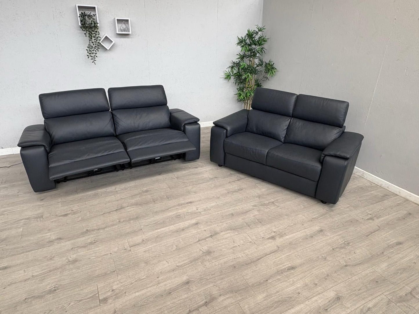 F. Village Nicoletti DAVIDE Leather 3 + 2 Seater Sofas, Power Recliner RRP £5240