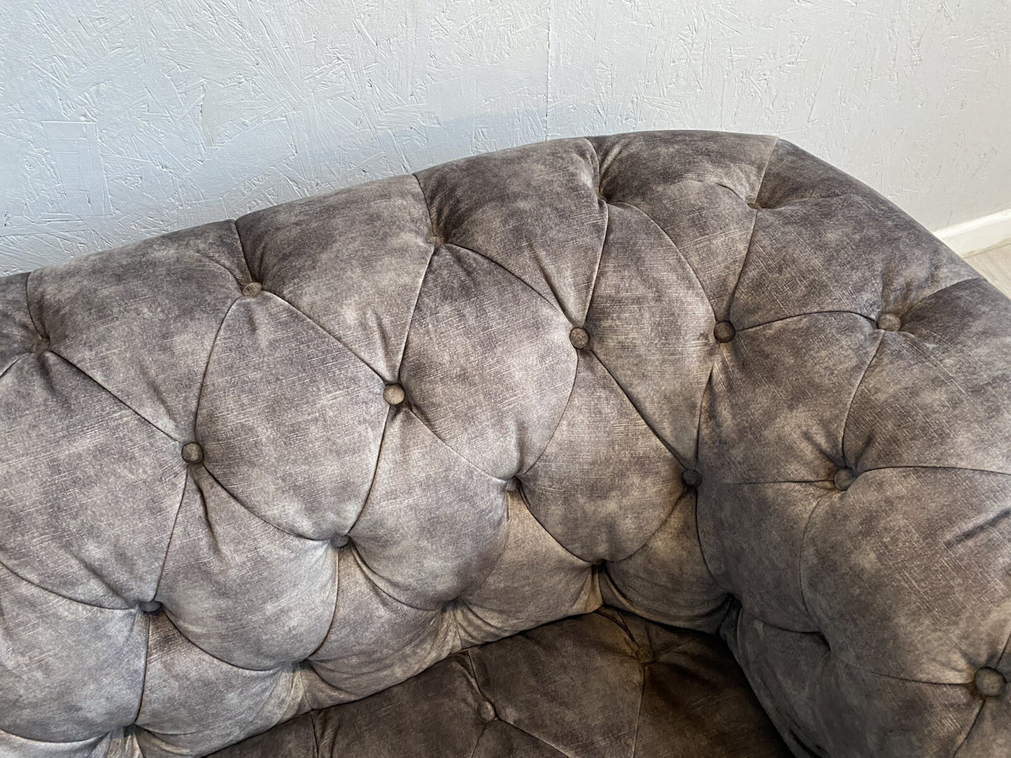 Alexander & James VIVIENNE Fabric Chesterfield 4 Seater Sofa + Snuggler Armchair