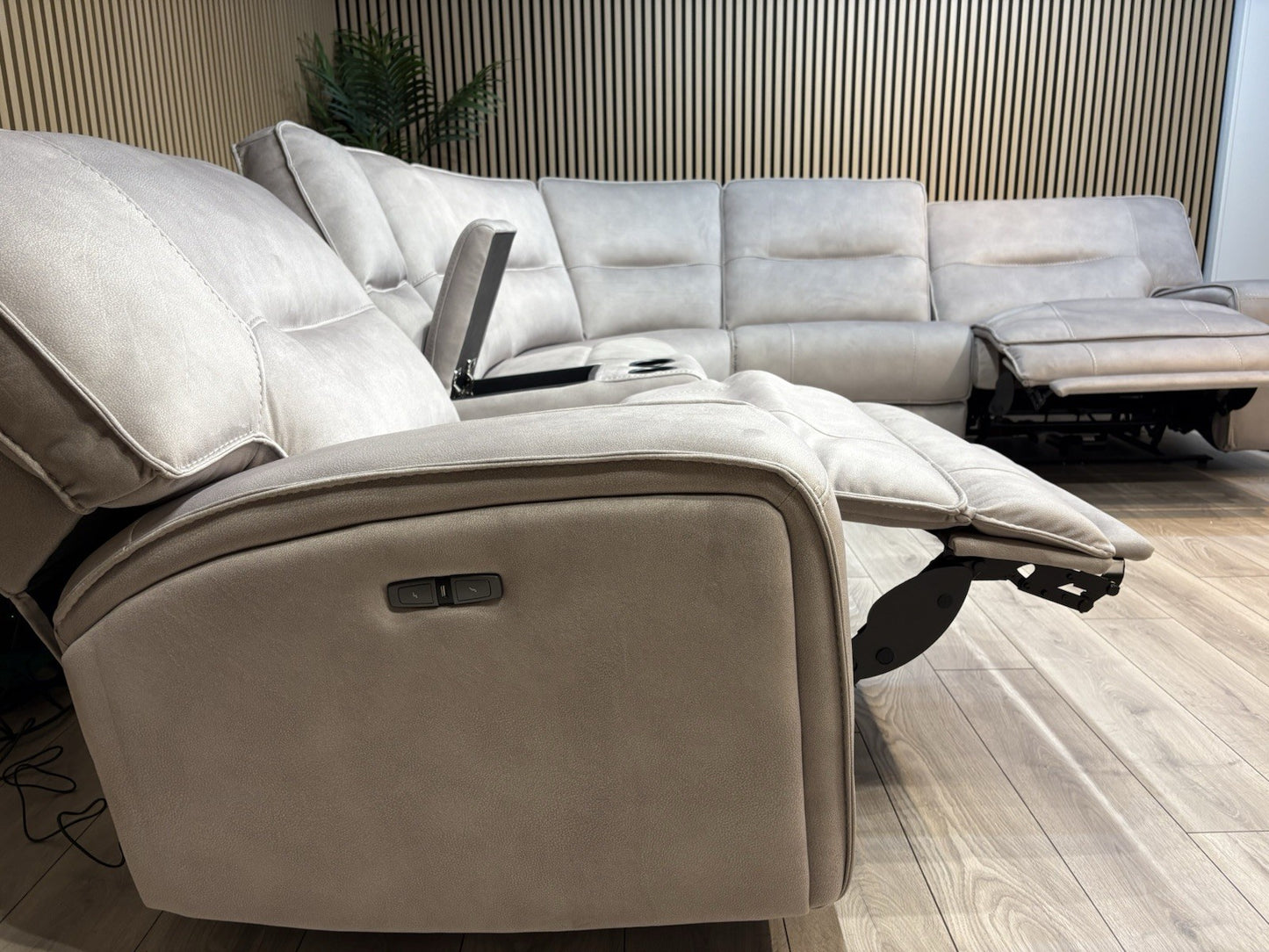 DFS - EXCALIBUR Fabric Large 2 Corner 2 Power Recliner Console Sofa - RRP £3,999