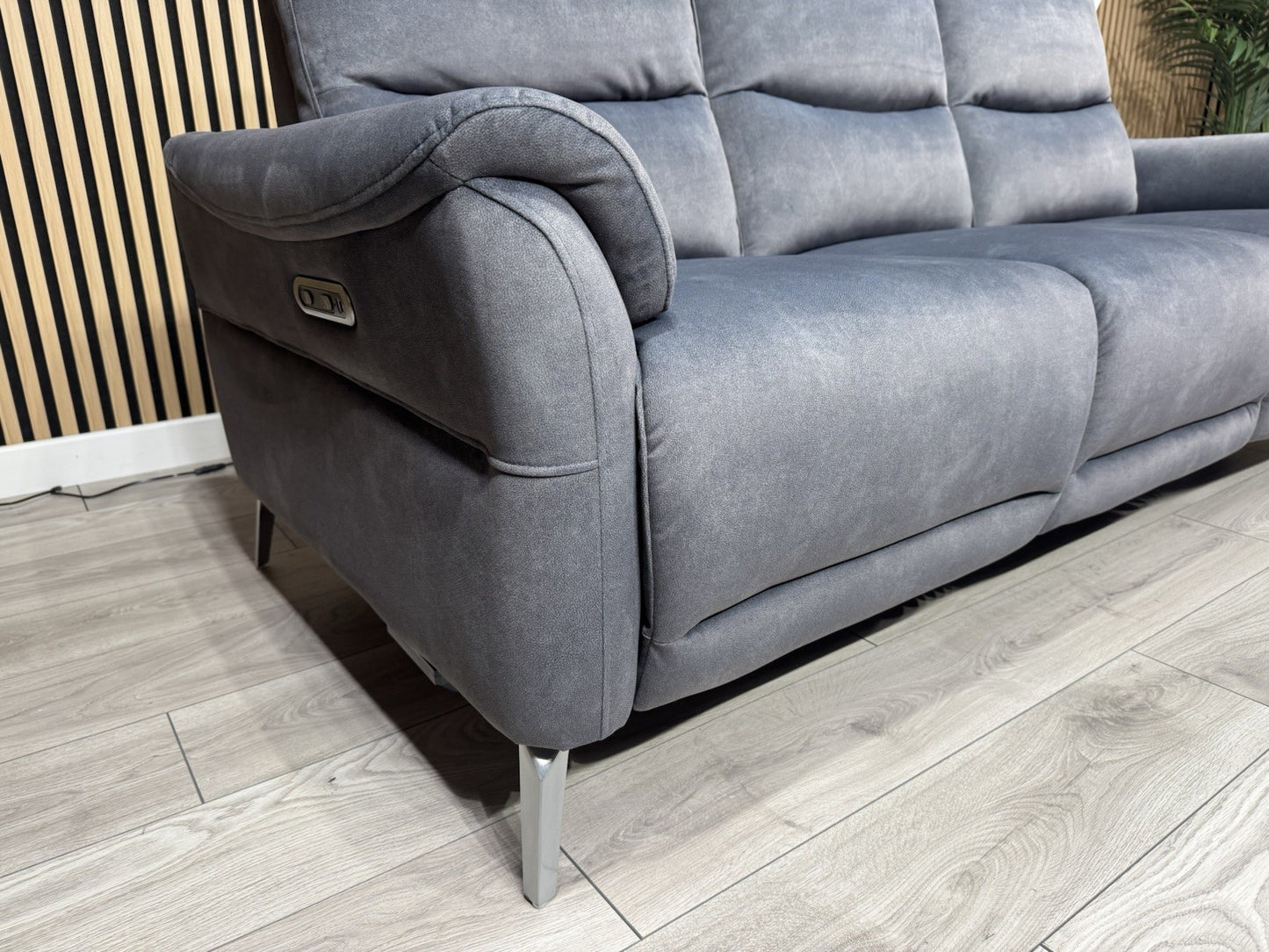 F. Village DAYTONA Fabric 3 Seater Power Recliner Bluetooth Sofa - RRP £1,695