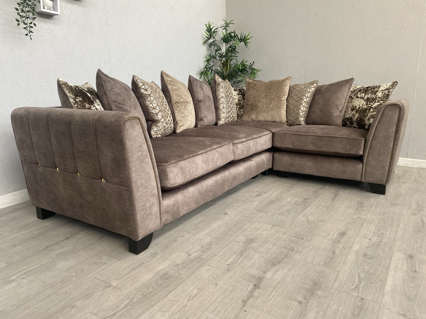 Furniture Village ARIANA Small Fabric RHF Pillow Back Corner Sofa - RRP £3,695