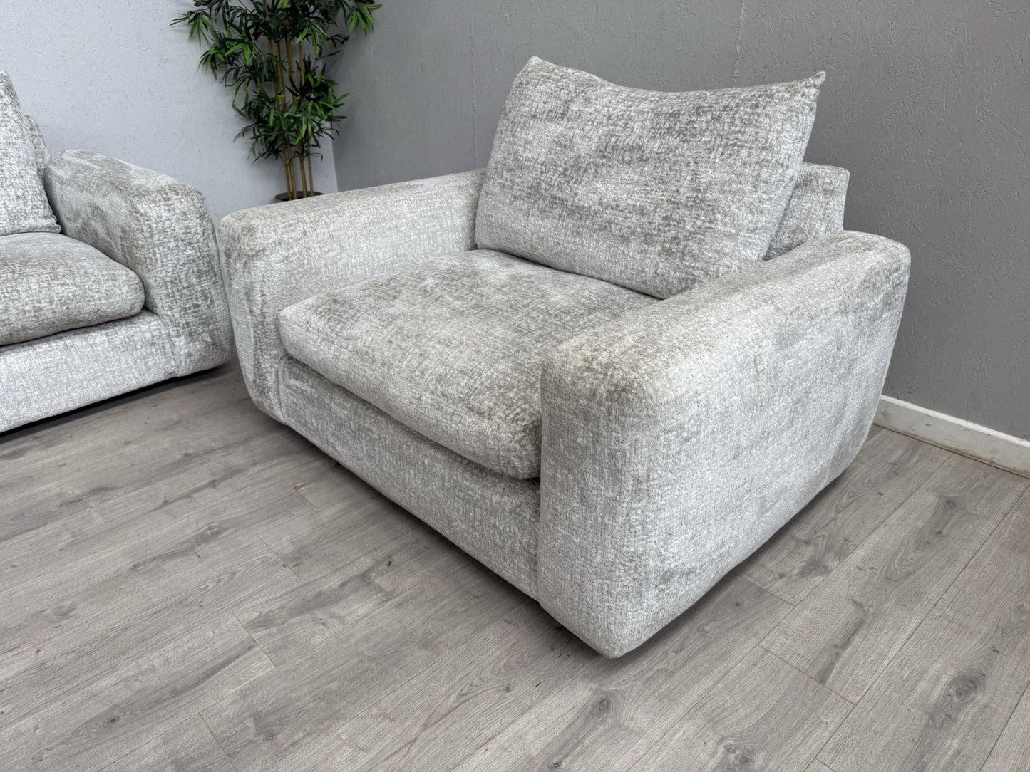 Furniture Village Boutique Pandora 4 Seater Split Sofa + Snuggler RRP £4895