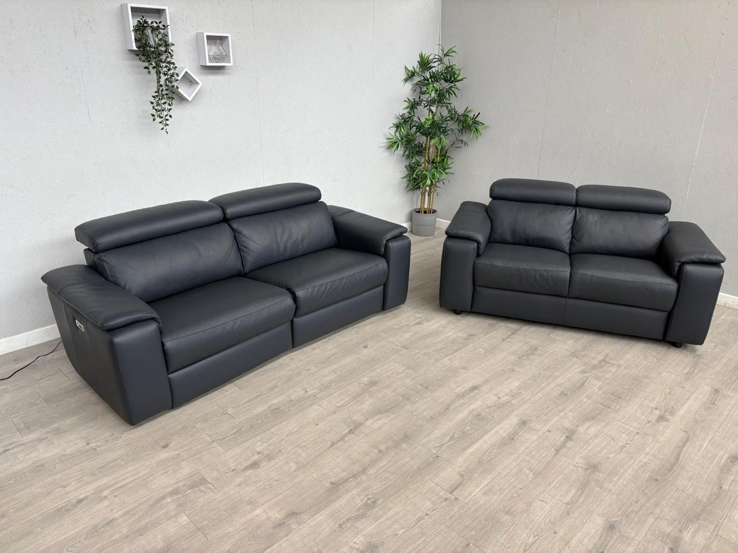 F. Village Nicoletti DAVIDE Leather 3 + 2 Seater Sofas, Power Recliner RRP £5240