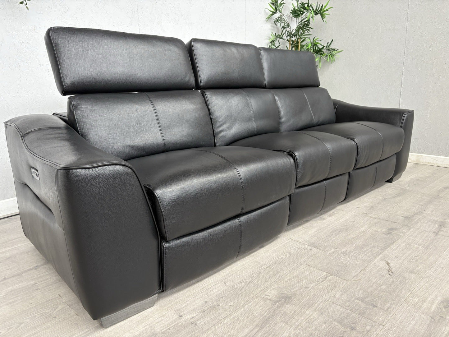 Furniture Village XAVIER Leather 4 Seater Sofa with Power Recliners - RRP £2,895